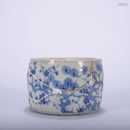 A blue and white 'floral' jar