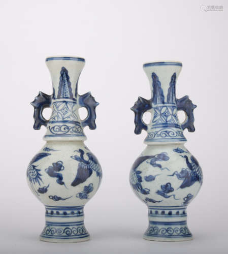 A pair of blue and white vase