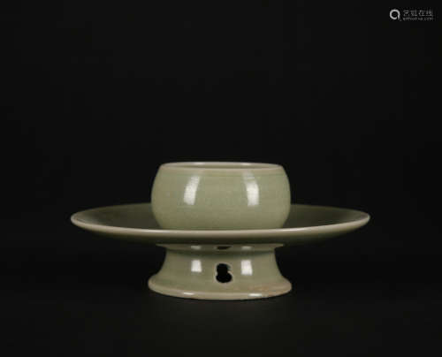 A Yao zhou kiln teacup and holder