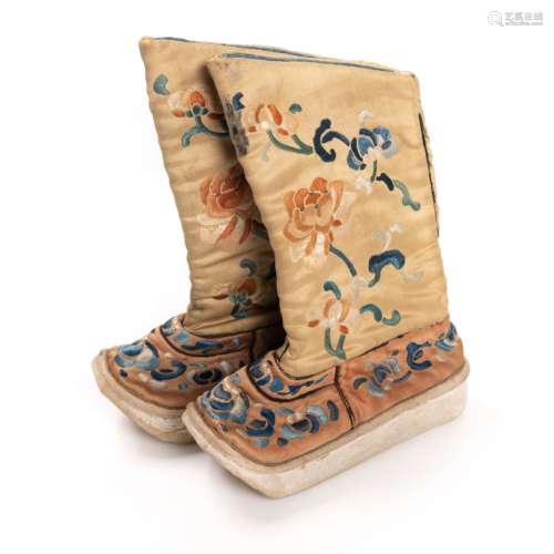 CHINESE EMBROIDERED CHILD BOOTS