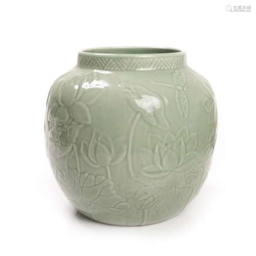 CHINESE CELADON RELIEF LOTUS POND VASE /JAR