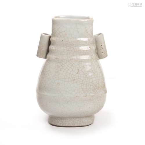 CHINESE PORCELAIN CRACKLE ARROW VASE