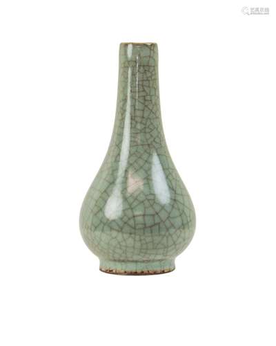 GE-TYPE CRACKLE CELADON VASE