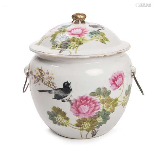 CHINESE FAMILLE ROSE LIDDED FOOD CONTAINER