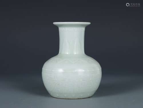 An Archaic Celadon Glazed Vase