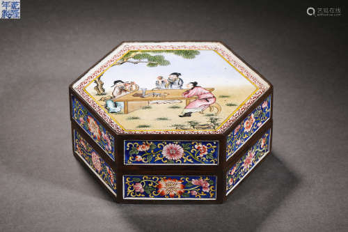 Qing Dynasty painted enamel figure powder box