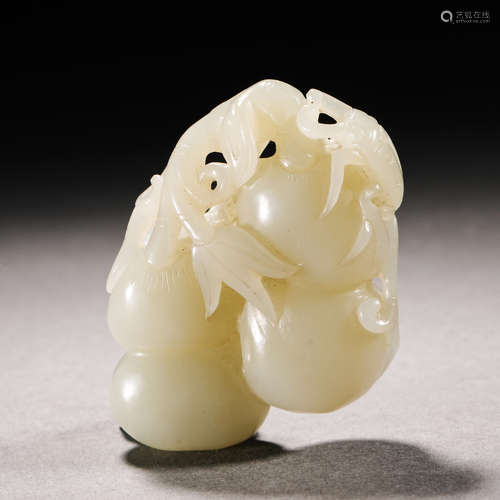 Qing Dynasty Hetian Jade Peach