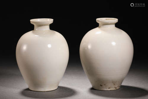 Song Dynasty Dingyao Pair of Plum Bottles