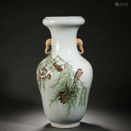 Qing Dynasty flower and bird amphora