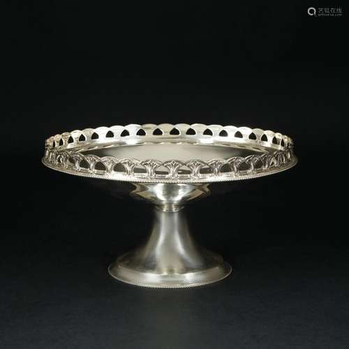 An English sterling silver stand, London, 1932