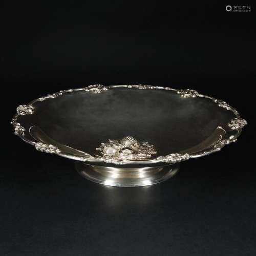 An Italian 800/1.000 silver stand, 1935-1945