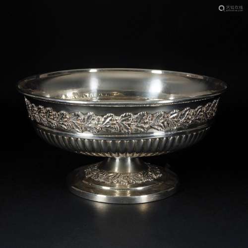 An 800/1.000 silver round stand