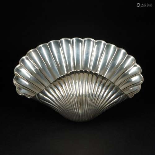 An Italian 800/1.000 silver shell bowl