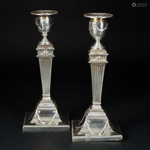 A pair of English sterling silver candlesticks, Sheffield, 1...