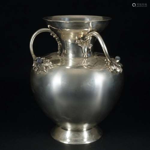 An Italian 800/1.000 silver vase