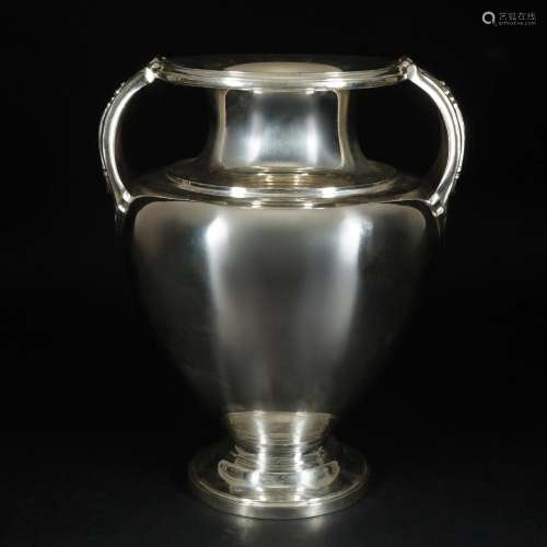 An Italian 800/1.000 silver vase