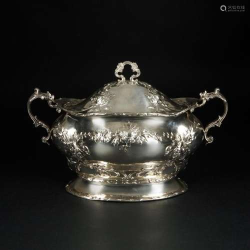 An American sterling silver oval tureen and cover, early 20t...