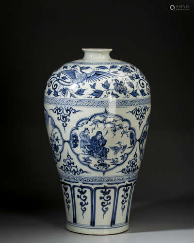 A CHINESE BLUE AND WHITE MEIPING,QING DYNASTY