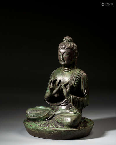 A GILT-BRONZE FIGURE OF BUDDHA,TANG DYNASTY