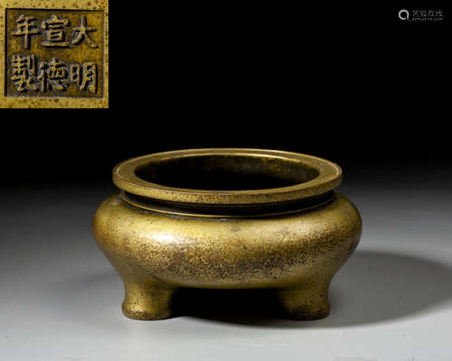 A CHINESE BRONZE TRIPOD CENSER,MING DYNASTY