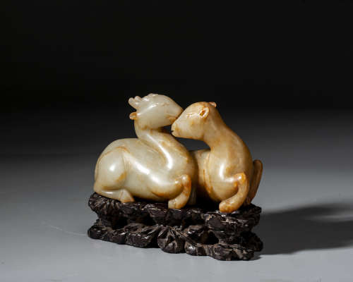 A YELLOW JADE DEER CARVING WITH STAND,QING DYNASTY
