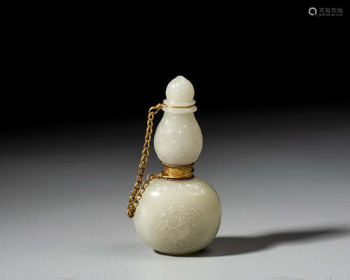 A WHITE JADE DOUBLE-GOURD VASE,QING DYNASTY