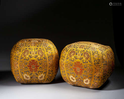 A PAIR OF CHINESE CUSHION,QING DYNASTY