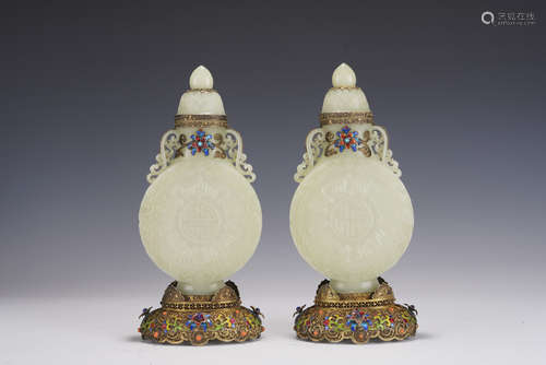 A PAIR OF WHITE JADE VASES,QING DYNASTY