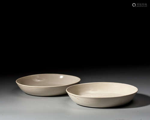 A PAIR OF CHINESE DINGYAO DISHS