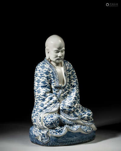 A PORCELAIN FIGURE OF LUOHAN,QING DYNASTY