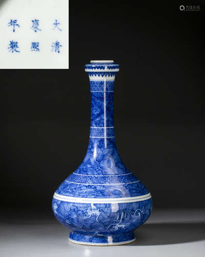 A CHINESE BLUE AND WHITE GARLIC-MOUTH VASE,QING DYNASTY