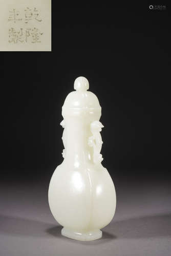 A WHITE JADE VASE,QING DYNASTY