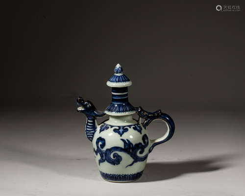 A CHINESE BLUE AND WHITE EWER,MING DYNASTY