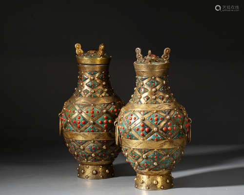 A PAIR OF GEMS-INLAID GILT-SILVER VASES,QING DYNASTY