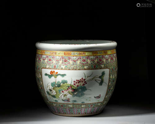 A CHINESE FAMILLE-ROSE JAR,QING DYNASTY