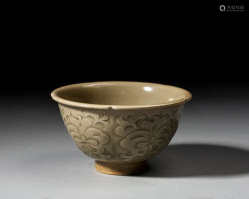 A CARVED YAOZHOUYAO BOWL