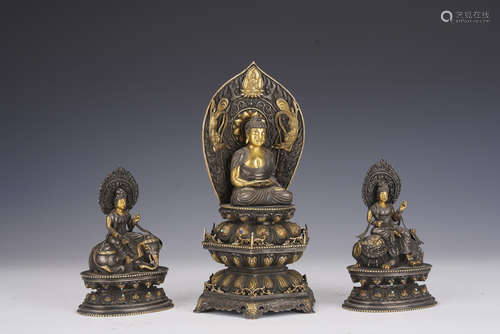 A GROUP OF GILT-SILVER FIGURE OF BUDDHAS ,QING DYNASTY