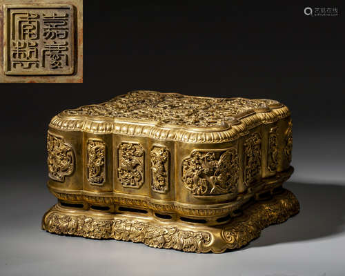 AN IMPERIAL GILT-BRONZE BOX AND COVER,QING DYNASTY