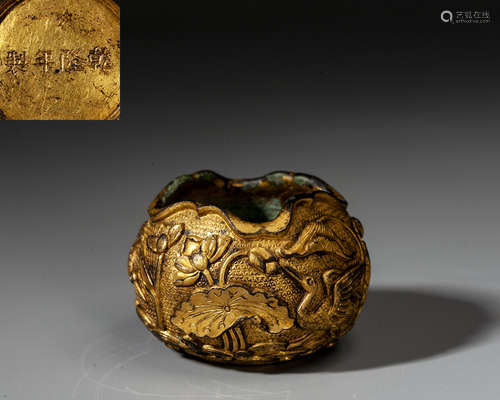 A GILT-BRONZE WATER POT,QING DYNASTY