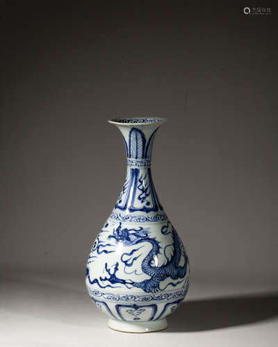 A CHINESE BLUE AND WHITE 'DRAGON' PEAR-SHAPED VASE,YUAN DYNA...