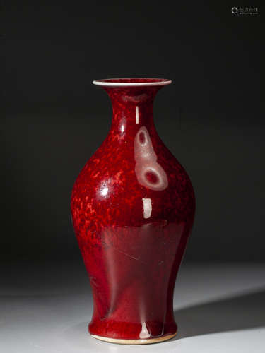 A CHINESE RED-GLAZED VASE,QING DYNASTY