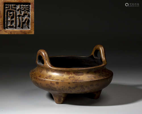 A CHINESE BRONZE TRIPOD CENSER,MING DYNASTY