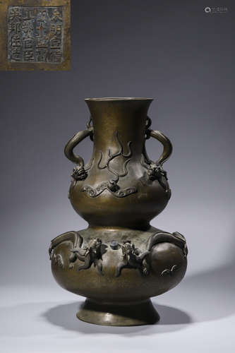 A BRONZE DOUBLE-GOURD VASE,QIANLONG PERIOD