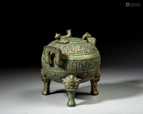 A CHINESE BRONZE VESSEL