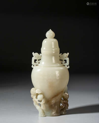 A CARVED WHITE JADE VASE ,QING DYNASTY