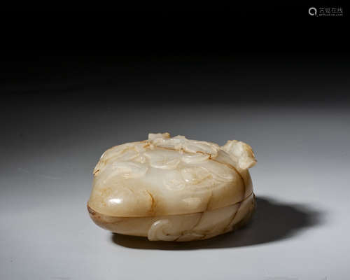 A CARVED WHITE JADE BOX AND COVER,QING DYNASTY