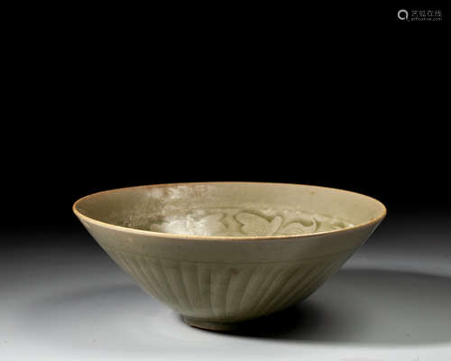 A CARVED YAOZHOUYAO BOWL