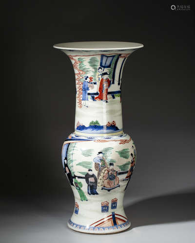 A CHINESE WUCAI BEAKER VASE,QING DYNASTY