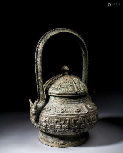 A CHINESE BRONZE RITUAL VESSEL