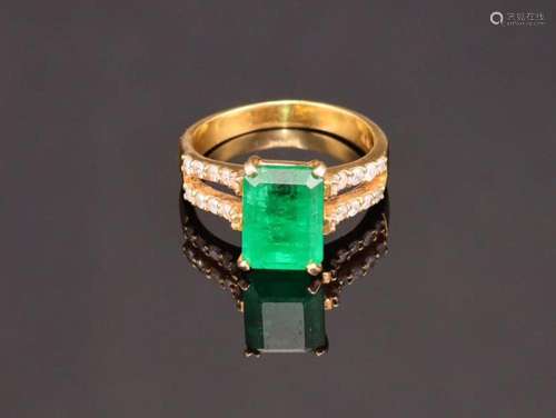 14K Gold Emerald & Diamond Ring, 3.20ct Emerald & 0....